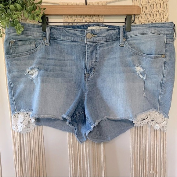 torrid Pants - TORRID Women's Lace Trim Distressed Raw Hem Denim Shorts Size 20